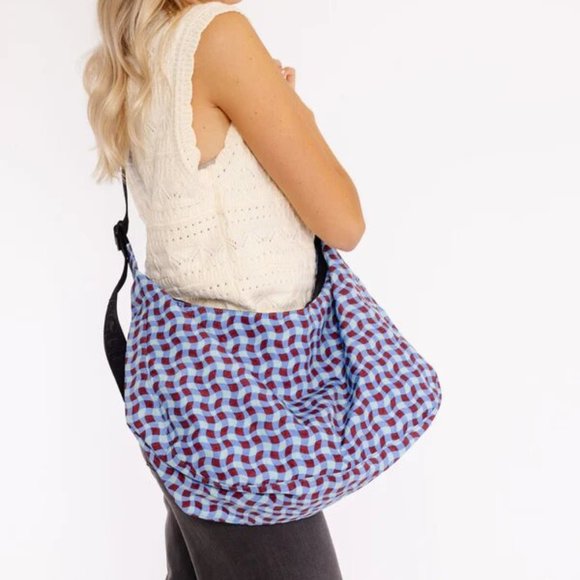 NWT Baggu Large Nylon Crescent Bag - Wavy Gingham Blue - Picture 3 of 3